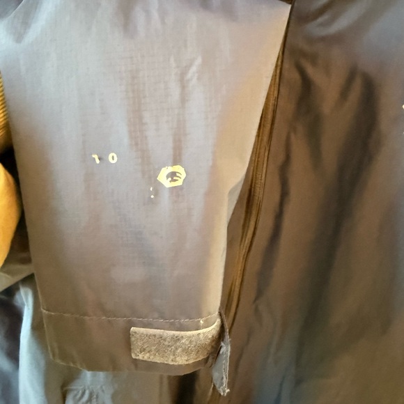 Mountain Hardware jacket - Picture 7 of 7